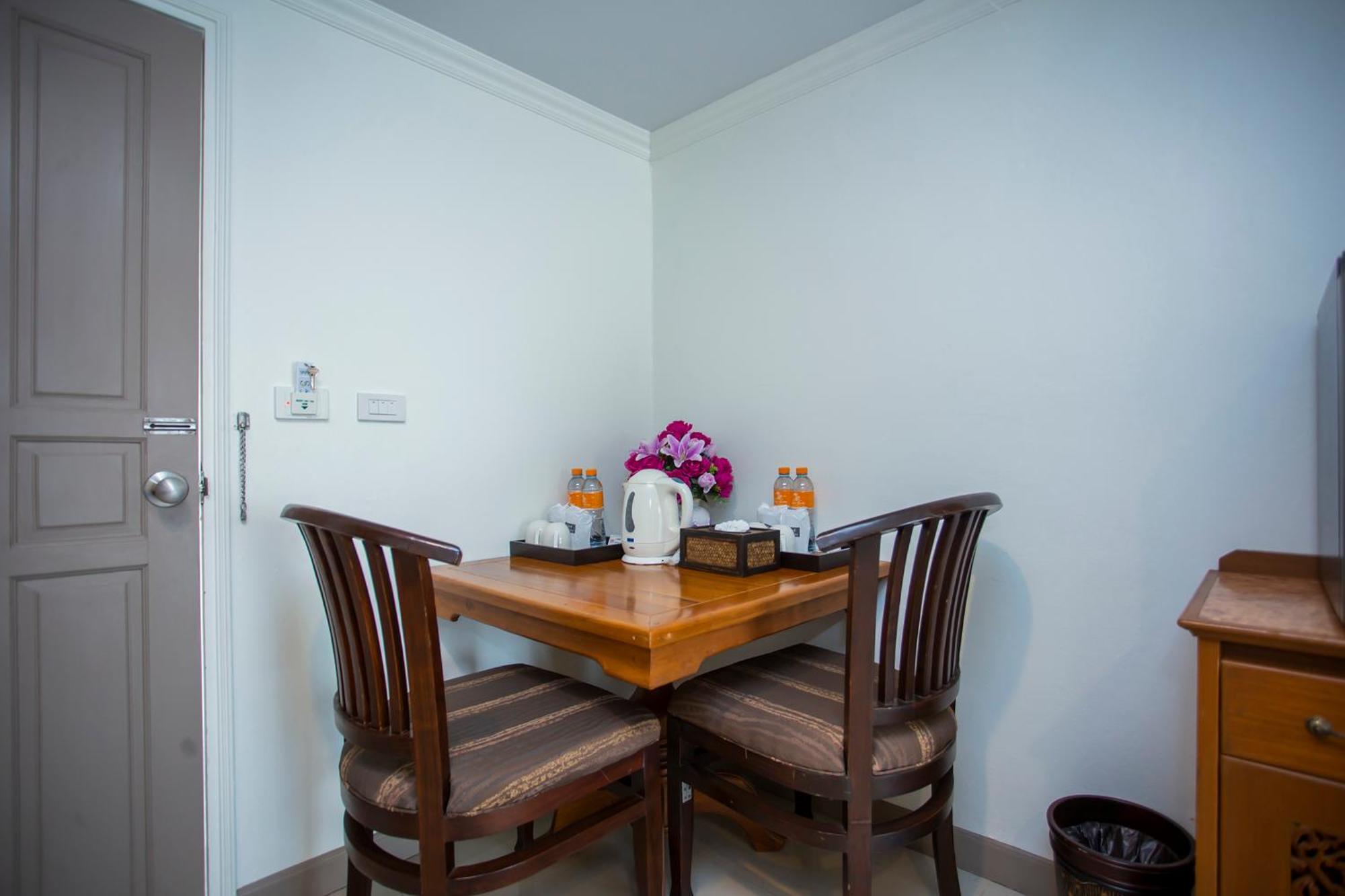 Hotel Sabai Sabana Pattaya Zimmer foto